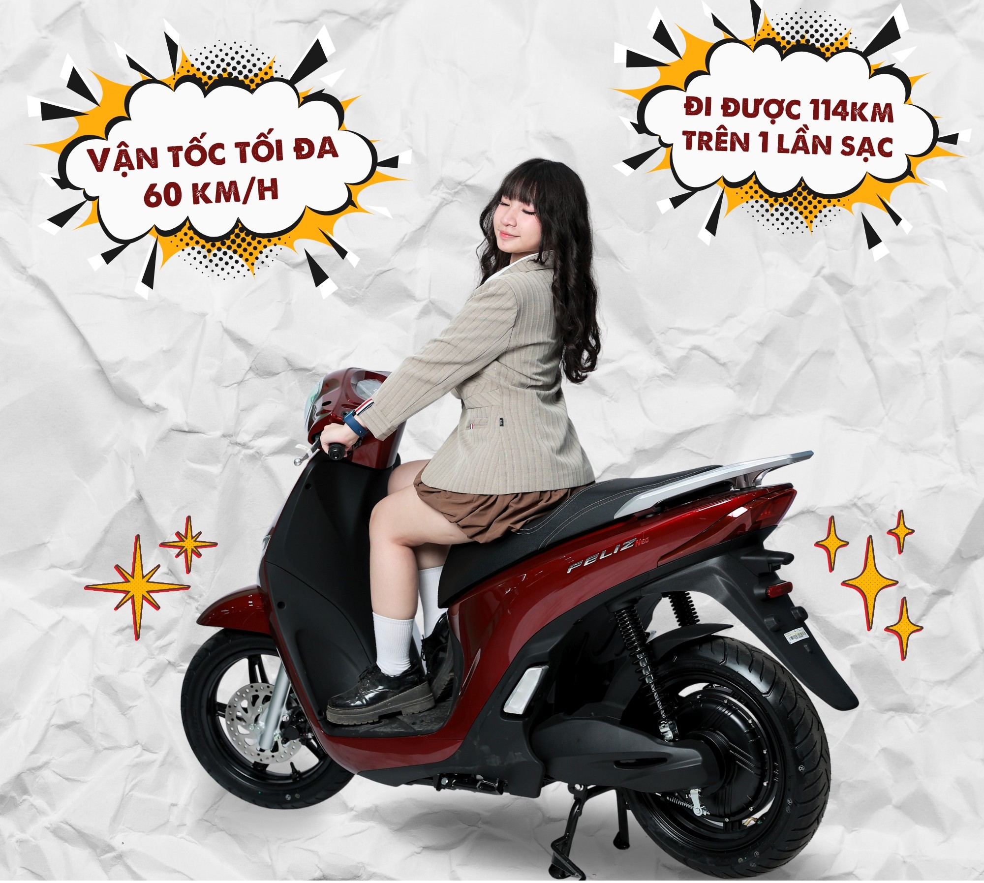 Cô gái ngồi trên xe máy điện màu đỏ đen với hiệu ứng đồ hoạ