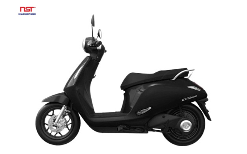 Xe máy điện VinFast Evo200 Lite màu đen nhìn nghiêng bên trái